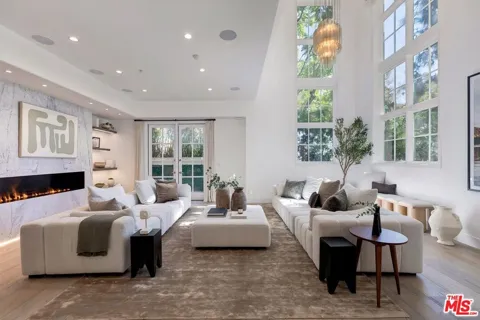 11500 San Vicente Boulevard #221