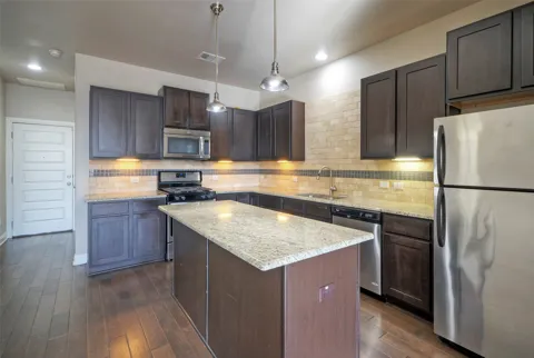 700 Applewood Drive #E