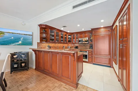 250 BRADLEY PLACE #408