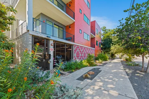 1615 E 7th Street #202