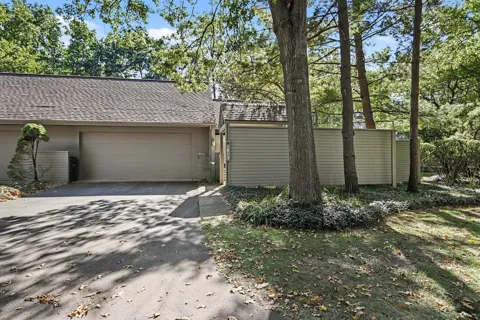 1013 Essex Circle