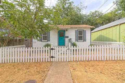 206 E 6th Street