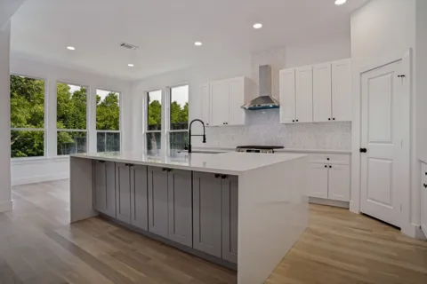 2845 Laurel Oak Drive