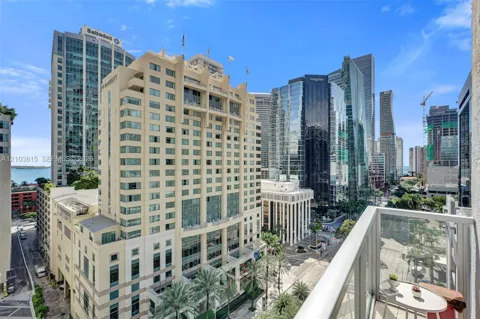 1060 Brickell Ave #1207