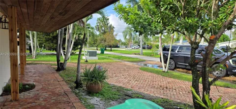 2512 Island Dr