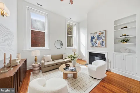 301 G STREET NE #11
