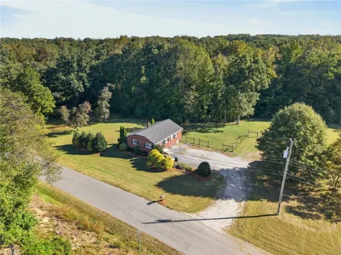 2833 Kivett Drive