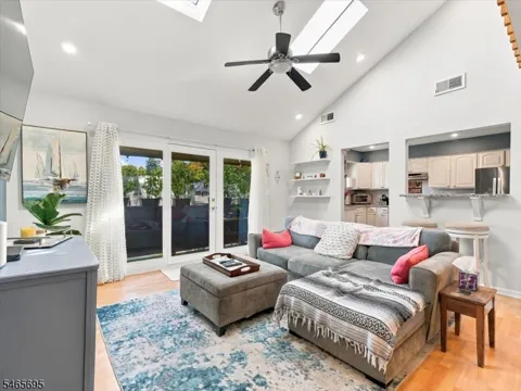 25 Espy Rd #B4 Unit B4