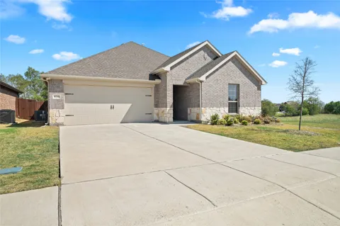 830 Creekview Lane
