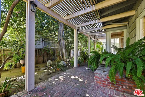 521 Crescent Drive