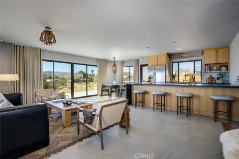 4638 Avenida La Mirada