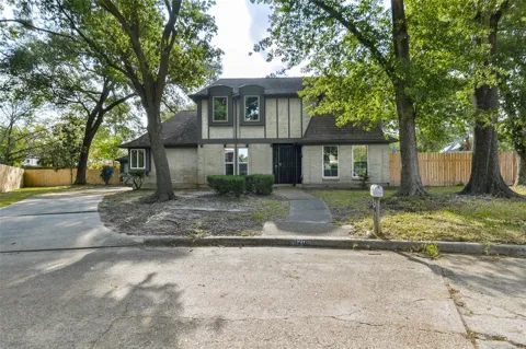8206 Arrow Cove Court