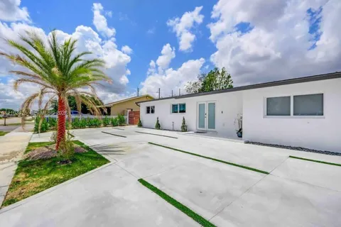 3530 SW 104th Ave #1