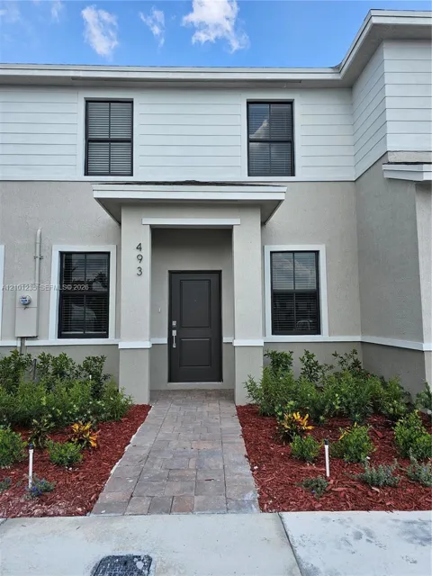 493 NE 15th St