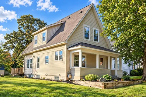 106 E McKay Street