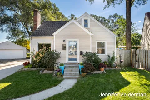 1138 Kelsey Street NE