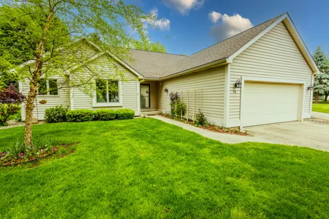 11 Oakdale Lane