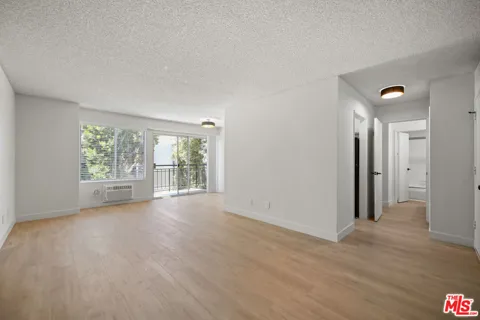 1352 S Carmelina Avenue #207