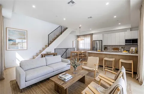 5935 Woodman