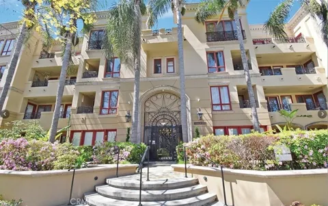 411 Oakhurst Drive #102