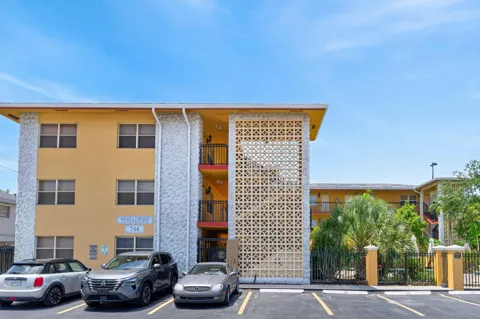 744 NE 14th Avenue #21