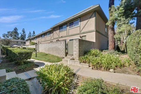 1109 W Francis Street #H