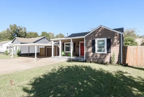 1123 E 38th Place