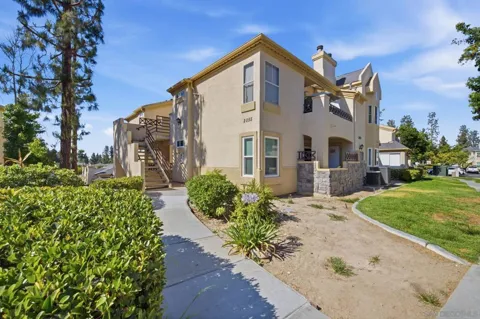 2055 Lakeridge #301