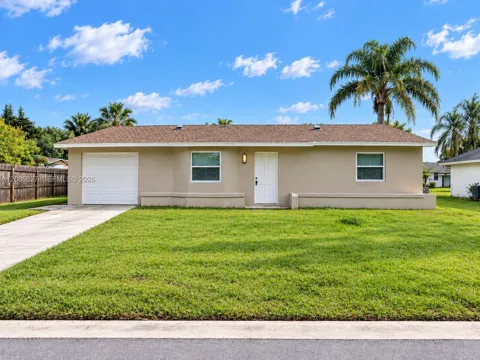 643 SW Ivanhoe Dr