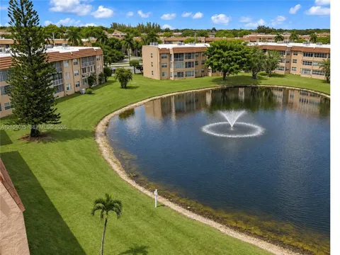 9850 Sunrise Lakes Blvd #108