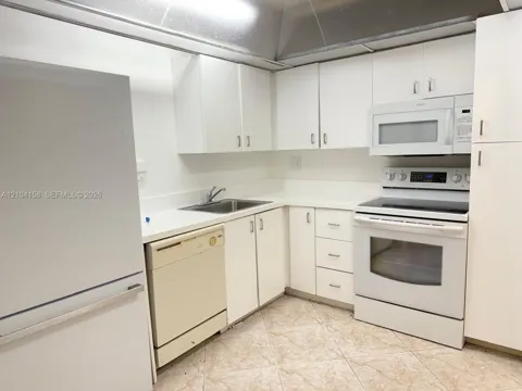 4304 NW 9th Ave #2-1C