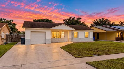405 SW 78th Ter