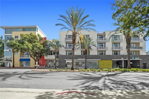238 S Arroyo Pkwy #203