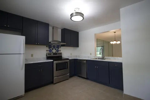 105 Lakeview Drive E