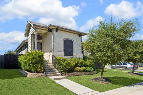 10110 Lampton Lane