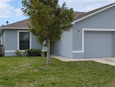 3702 SE 9th Place #3702