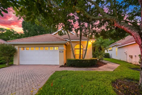 712 SW SAINT VINCENT Cove