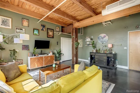 6533 E Jefferson #312