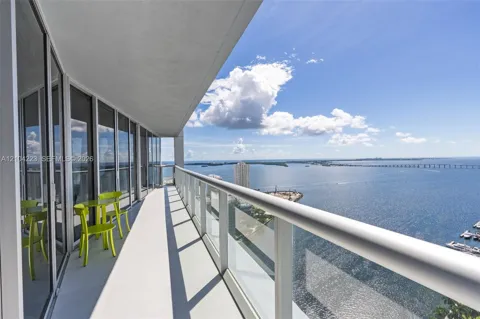 495 Brickell Ave #3401