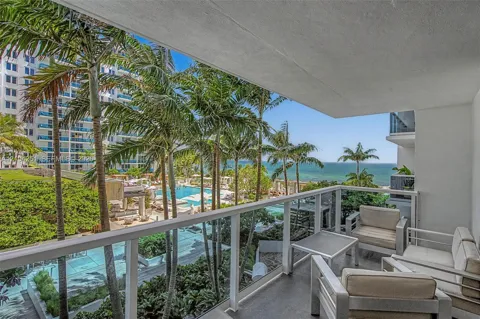 2301 Collins Ave #516