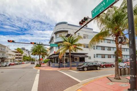 1360 Collins Ave #302