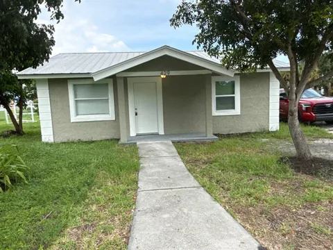 429 SE LAKE STREET