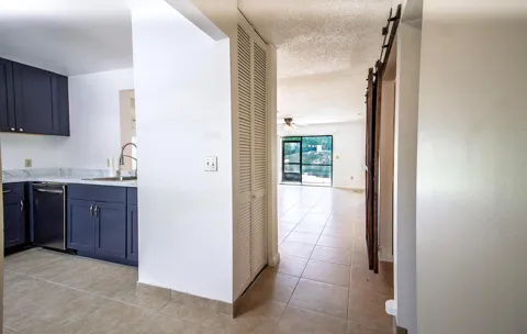 105 Lakeview Drive E