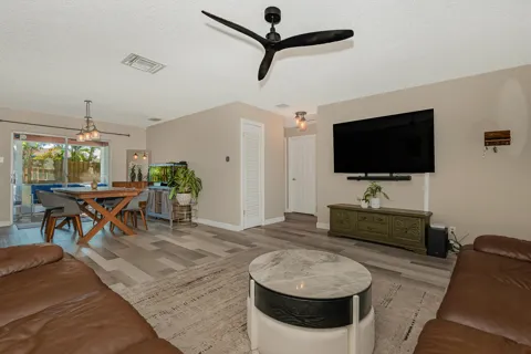 19442 COLORADO CIRCLE