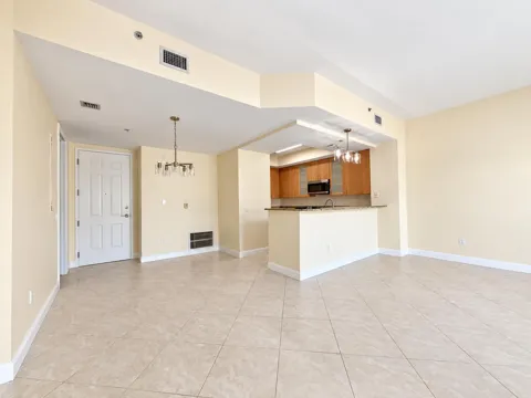 2633 NE 14TH AVENUE #109