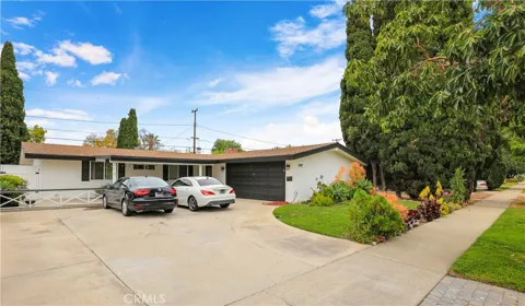1305 W Cherry