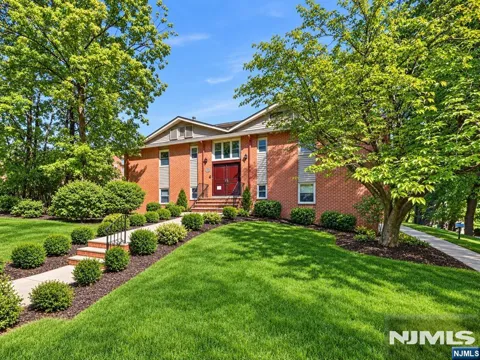 361 Claremont 3