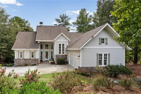 35 Paddleboat Lane