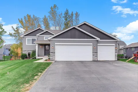 2568 Cold Lake Trail W
