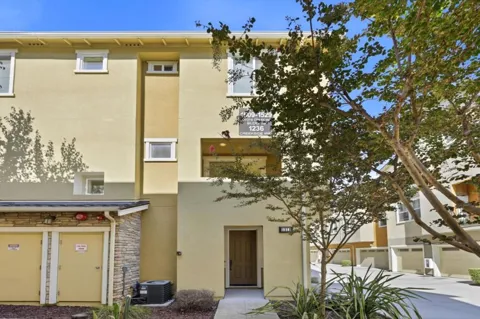 1513 Coyote Creek Way